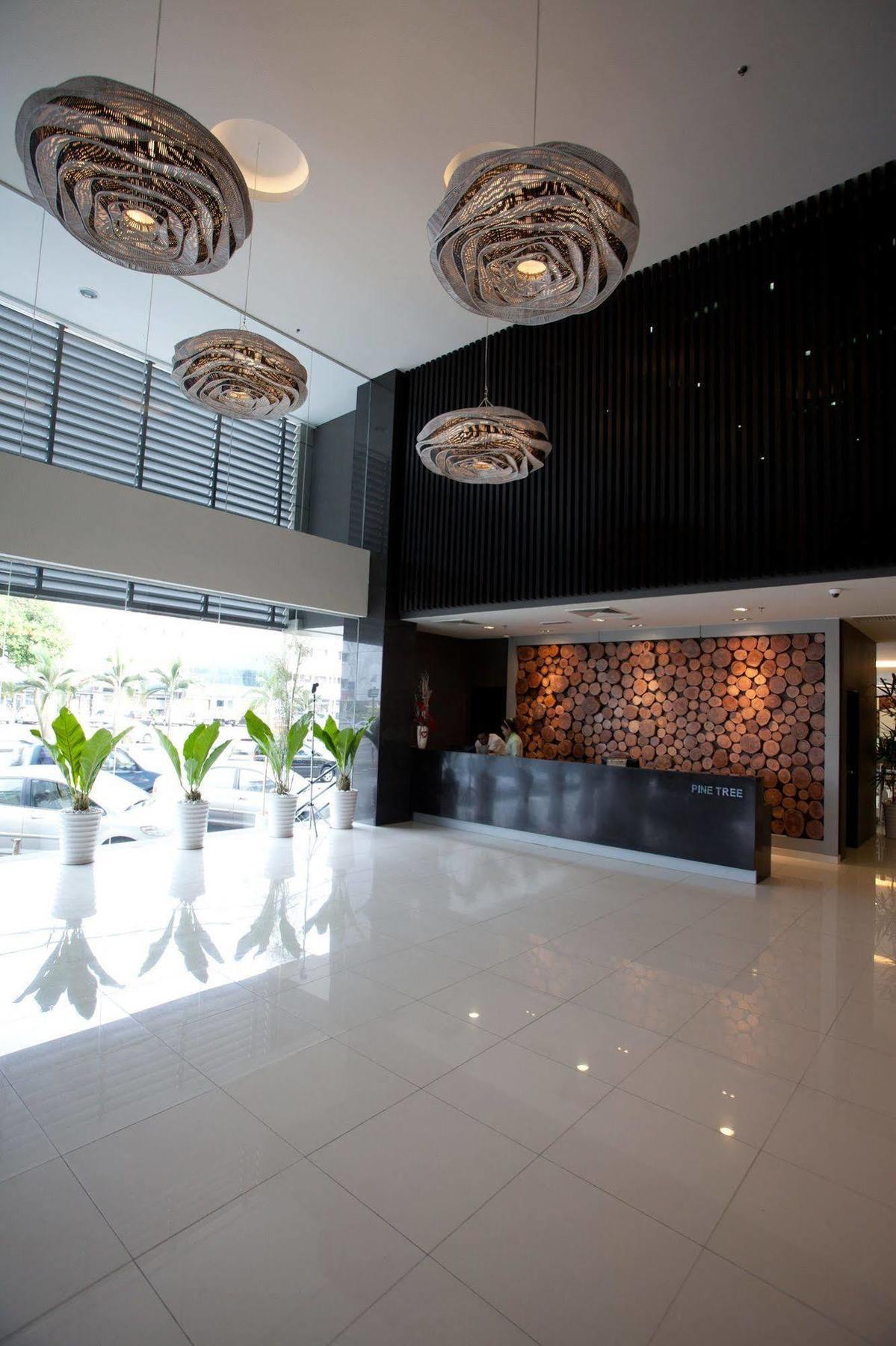 Pine Tree Hotel Batu Pahat Exterior foto